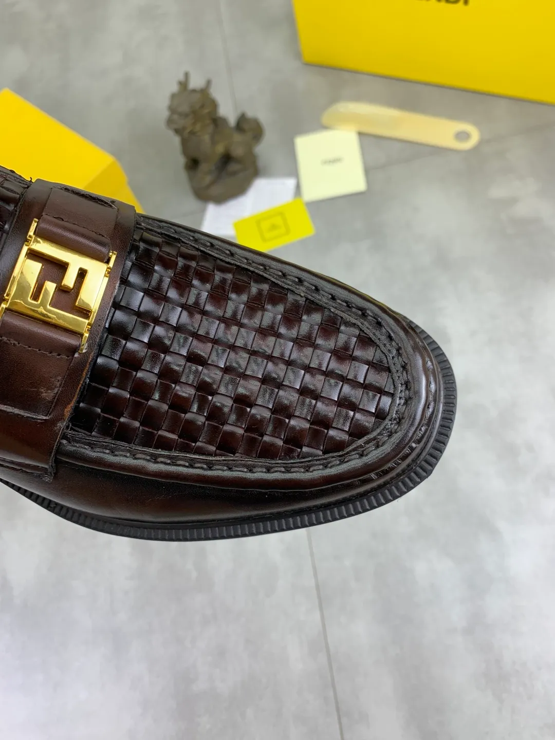 ​Men's shoes 💰P480💰[New model] Water dyed cowhide 🆘 The latest FENDI (Fendi) new casual leather shoes 🕶️🕶️Simple routing effect, showing an elegant and cool driving shoe 🎬Made of Italian 🇮🇹 imported calfskin + first-layer water-dyed cowhide lining🐂Excellent material🎬Detailed workmanship 🤗Comfortable foot feel➰➰. ​Pair it with any outfit to show your taste and temperament, low-key luxury ♻️Design ​simple and elegant ​noble and fashionable 🍃​Very loved and favored by trendy men 💓❤️Size: 38-44 2⃣️colors available